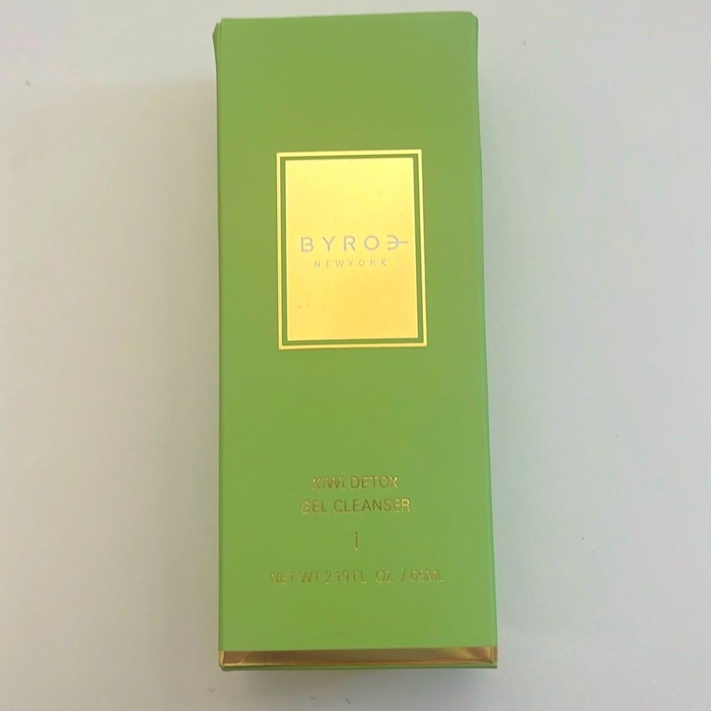 Byrne Kiwi Detox Gel Cleanser